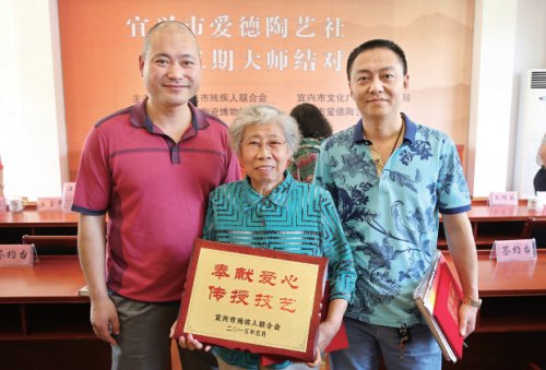 紫砂名家汪寅仙等艺人结对残疾陶艺人传授技艺 紫砂名家汪寅仙等艺人结对残疾陶艺人传授技艺