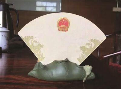 紫砂艺人耿春华设计的席位牌