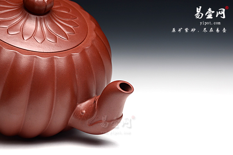 宜兴紫砂陶艺名人：冯盘军《菱花》紫砂壶图片